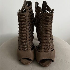 Vince Camuto Brown Strappy Cage Peep-Toe Heels